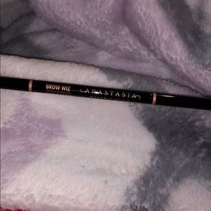 Anastasia brow wiz pencil